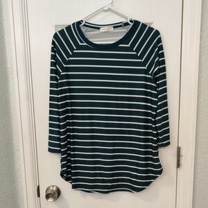 Green 3/4 Sleeve Relaxed Tee with High-Low Hem